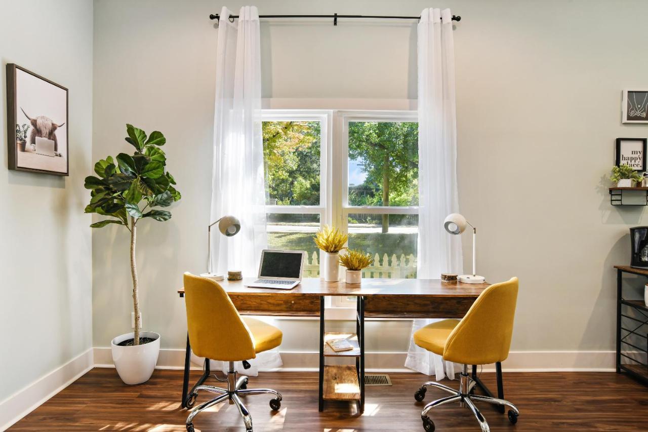 Sun Lit Modern Home With Good Vibes And Lots Of Coffee - Designedbydom Атланта Экстерьер фото